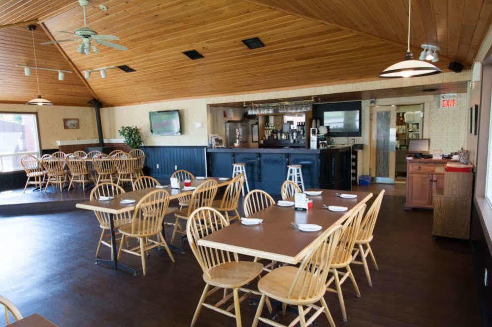 Red Pine Inn & Conference Centre Alliston Exteriér fotografie