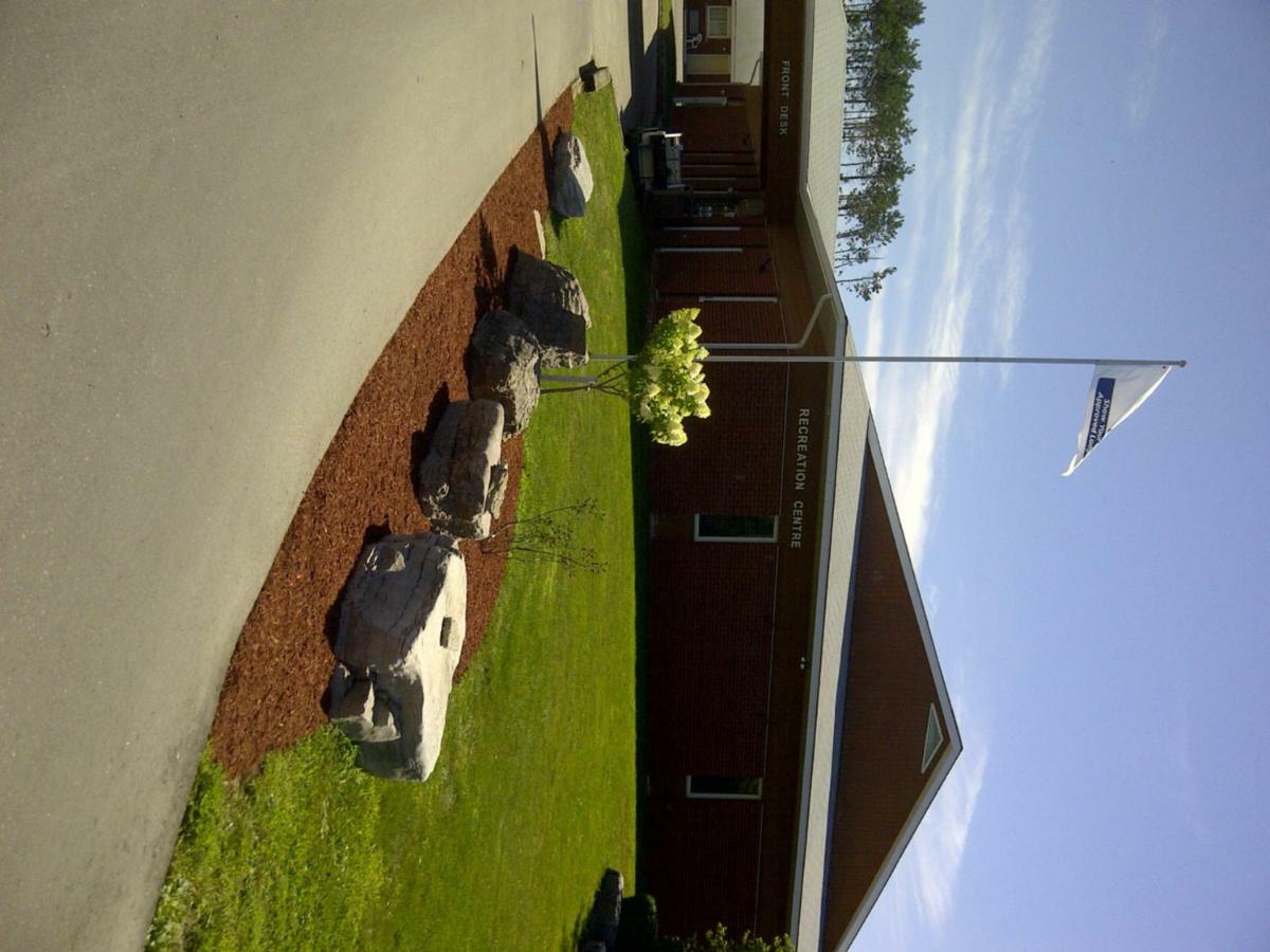 Red Pine Inn & Conference Centre Alliston Exteriér fotografie